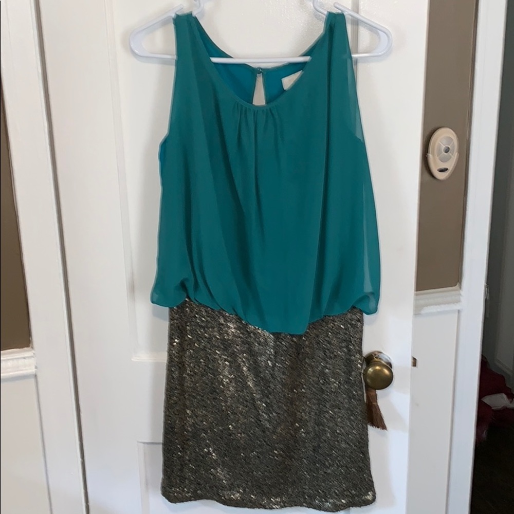 Sleeveless cocktail dress - sequined bottom